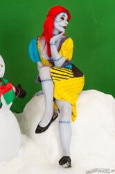 girl has sex with snowman. Photo #3