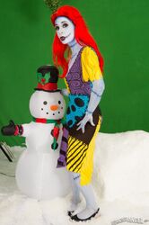 girl has sex with snowman. Photo #6