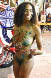 Black beauties get artistic with body paint - oozing sex appeal. Photo #5