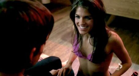 marie avgeropoulos topless. Photo #2