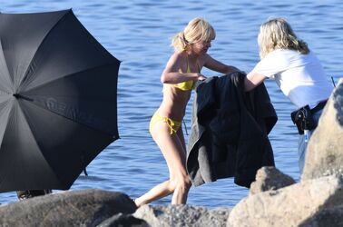 Anna Faris Goes Nude Topless Photoshoot Leaked. Photo #3